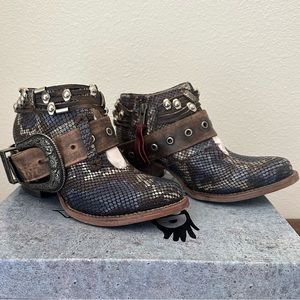 Freebird by Steven Saloon Size 6